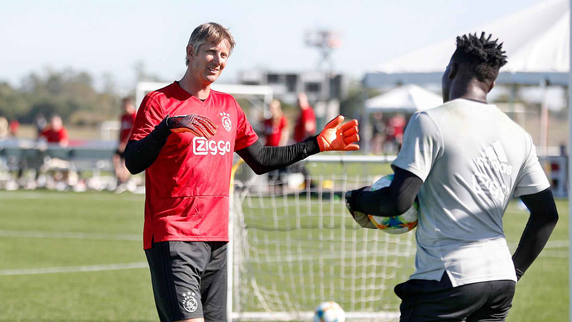 Tương lai Andre Onana tại Manchester United: Van der Sar lên tiếng bảo vệ, Quỷ đỏ cân nhắc thay thế?